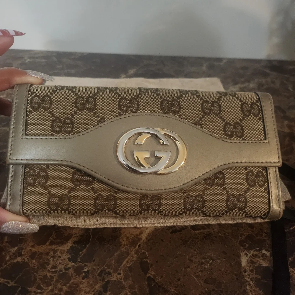 Gucci Beige/Gold Monogram Wallet GUC - Picture 6 of 16